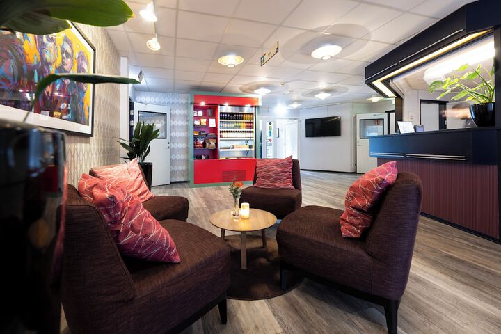 Entrance & Lobby