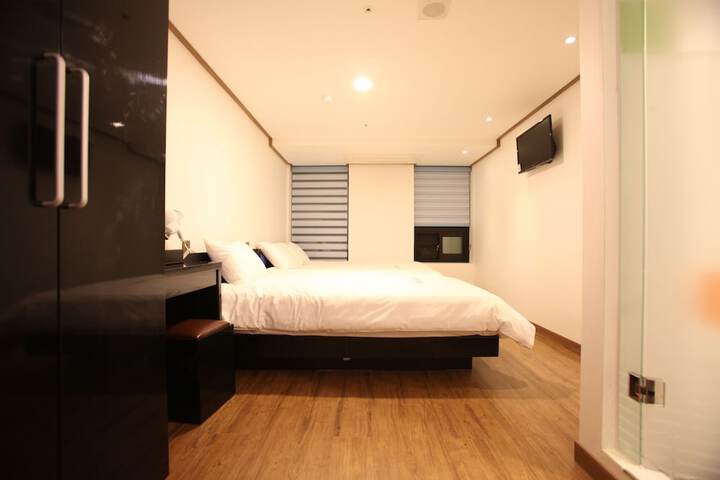 Room 11 of 46