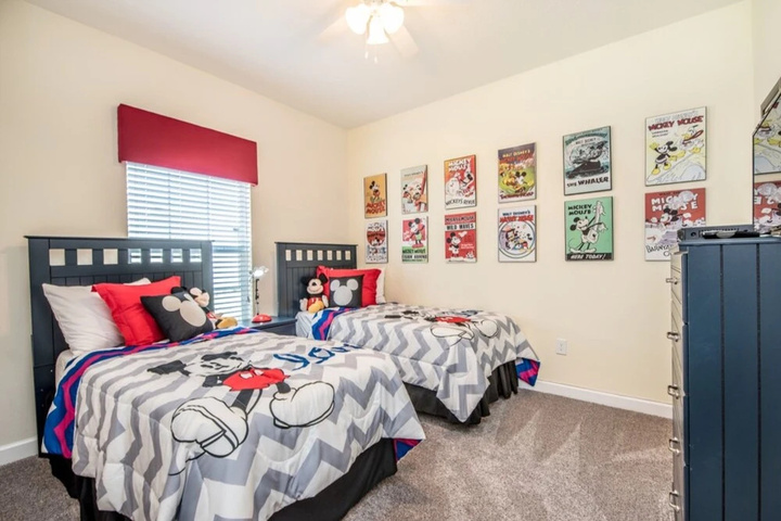 Room 6 of 18