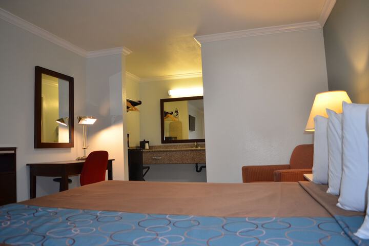 Standard | King Bed (10 of 33)