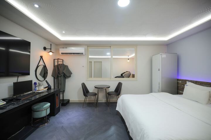 Room 57 of 84