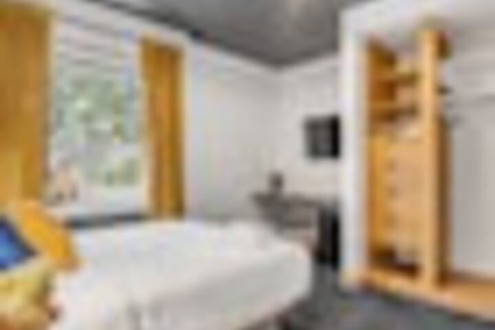 Room 86 of 147