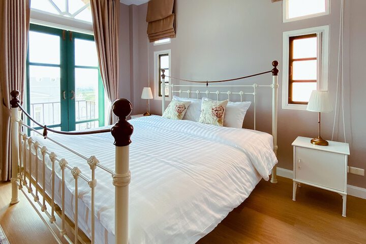 Room 2 of 137