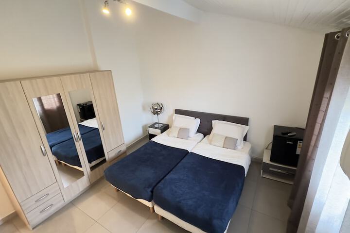 Room 7 of 13