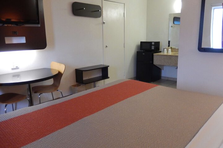 Room 15 of 27