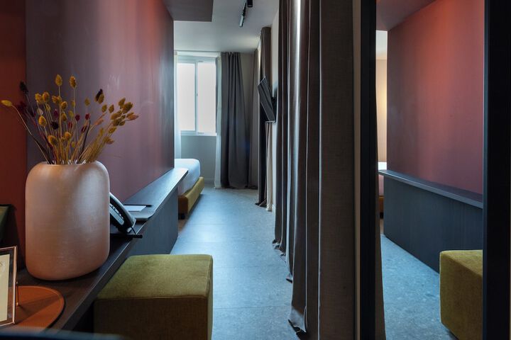 Room 33 of 99