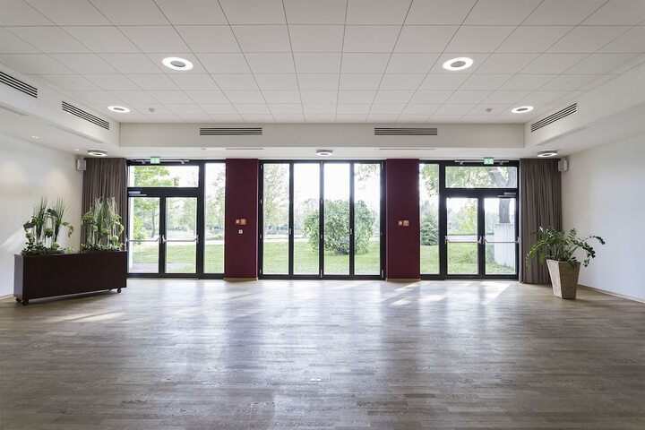 Ballroom/Hall 36 of 44