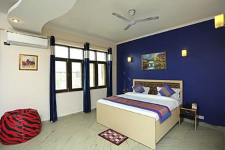 Room 11 of 25