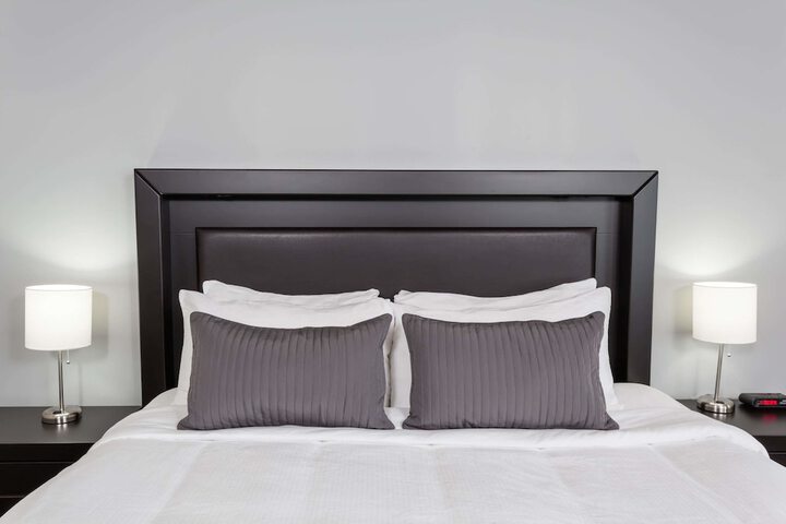1 King Bed (11 of 11)
