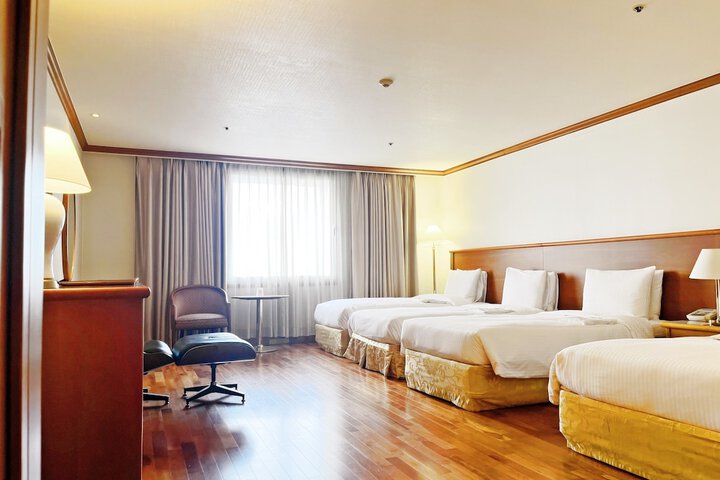 Room 44 of 106