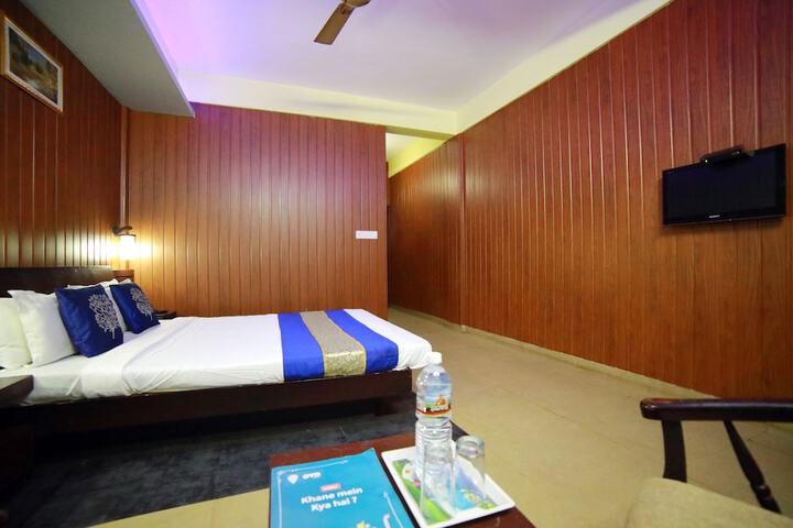 Room 8 of 16