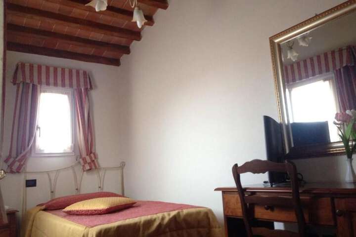 Room 27 of 102