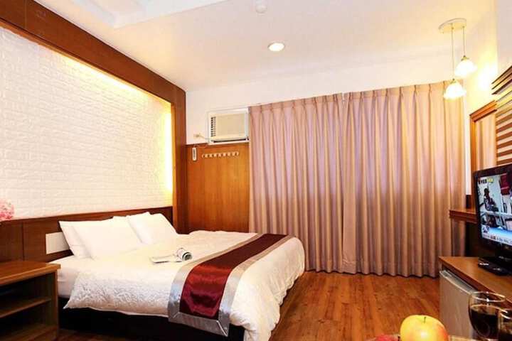 Room 4 of 42