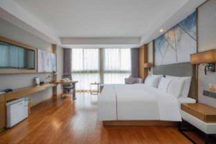 Room 7 of 9