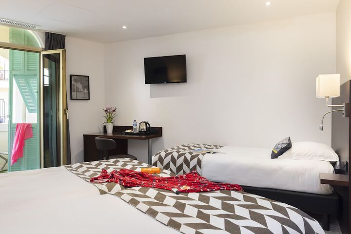 Room 45 of 104