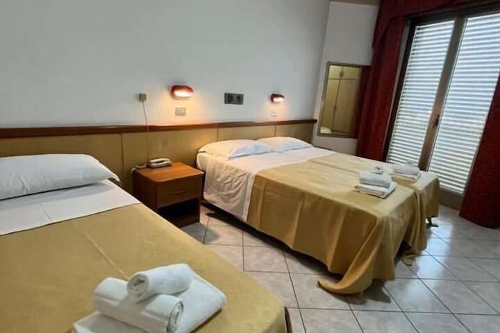 Room 3 of 27