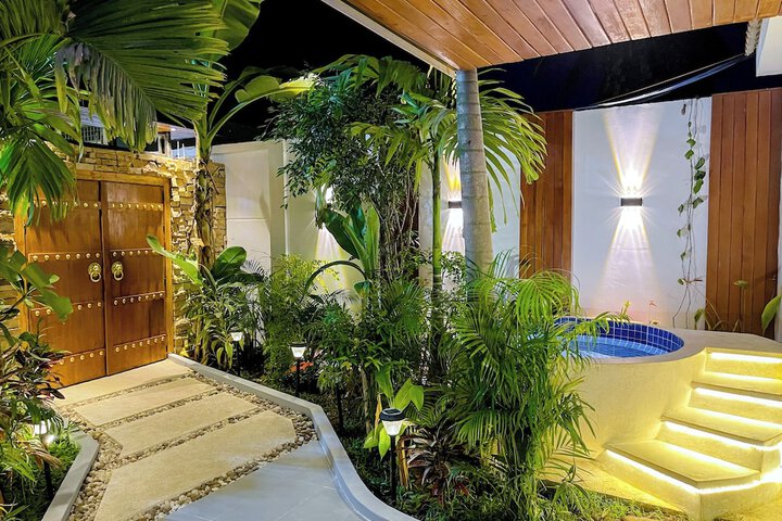 Hotel 5 of 180