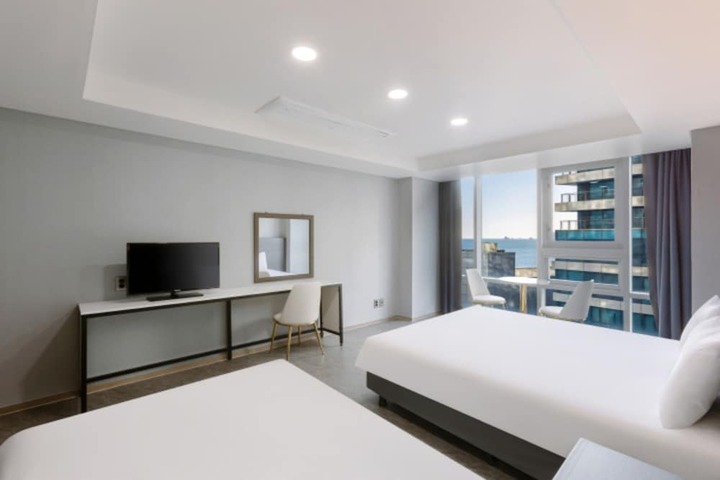 Room 27 of 124