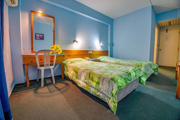 Room 9 of 25