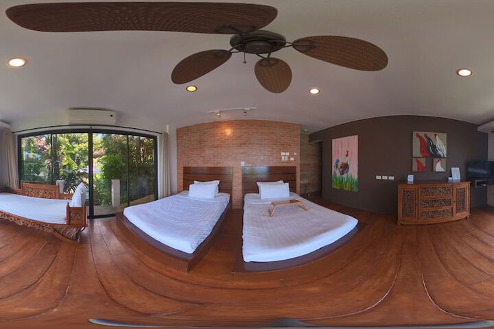 Room 32 of 73