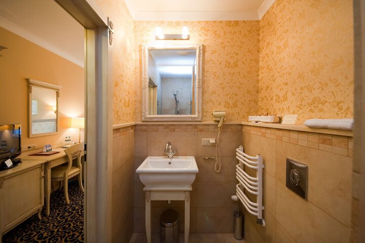 Room 20 of 46