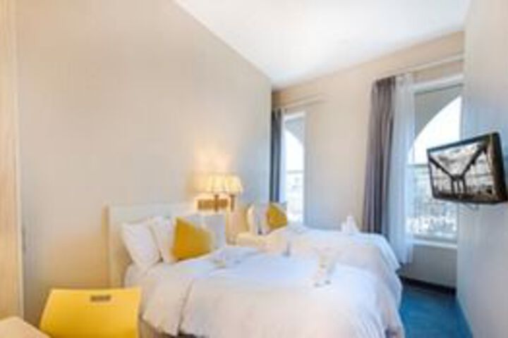 Room 8 of 32