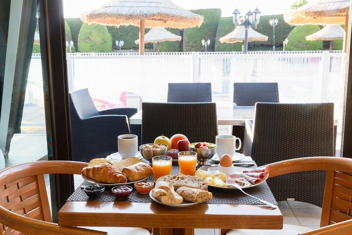 Breakfast/Coffee Service 33 of 39
