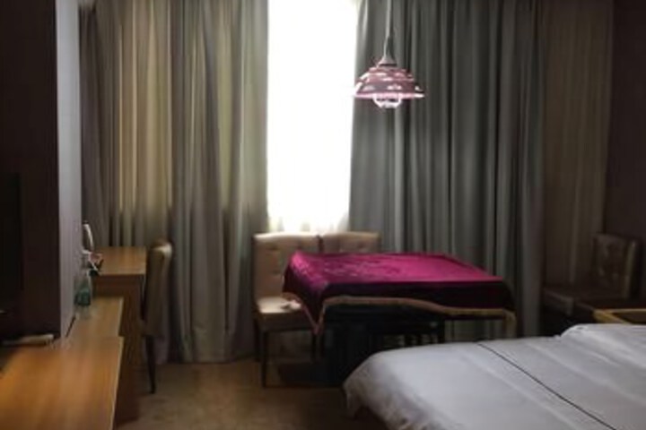 Room 8 of 8