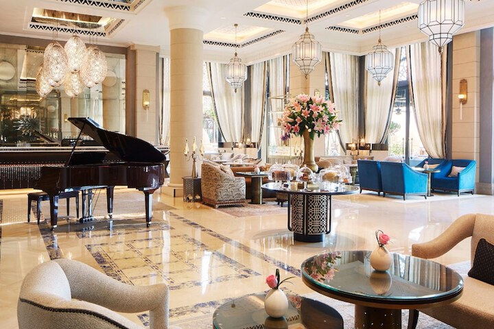 Entrance & Lobby