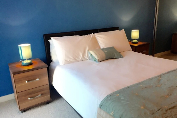 Room 4 of 8