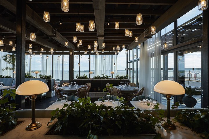 Dining 53 of 100