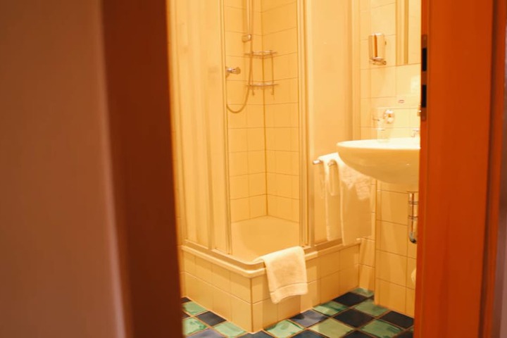 Room 15 of 46