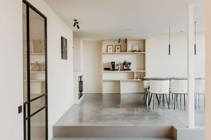 Room 28 of 65