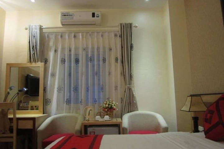 Room 4 of 13
