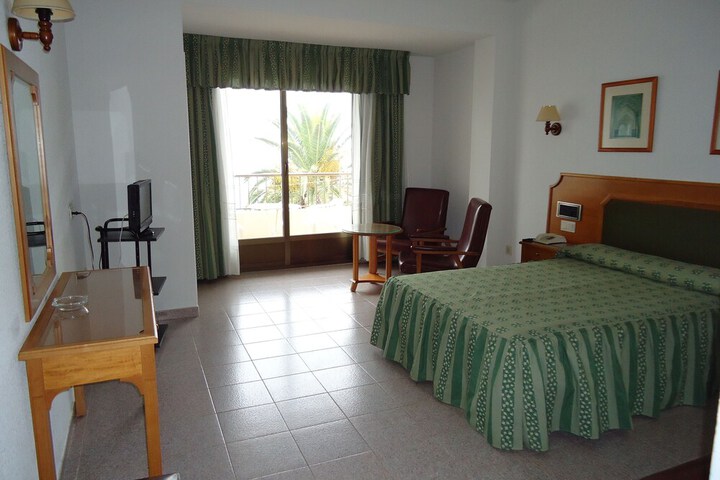 Room 6 of 34