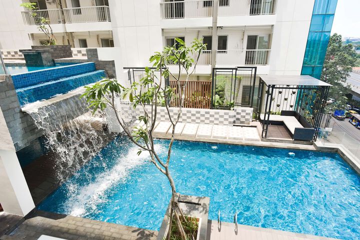Pools & Facilities