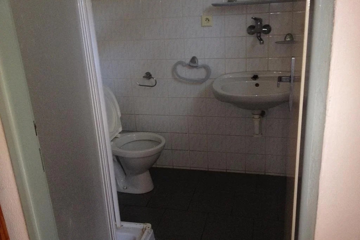 Room 9 of 12