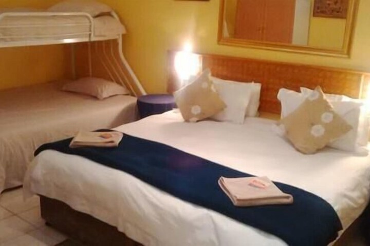 Room 7 of 16