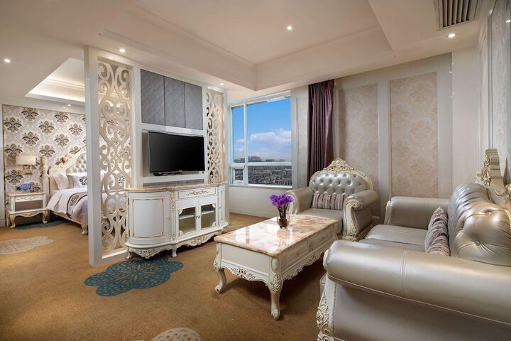 Room 9 of 16