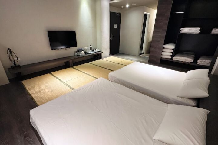 Room 10 of 51