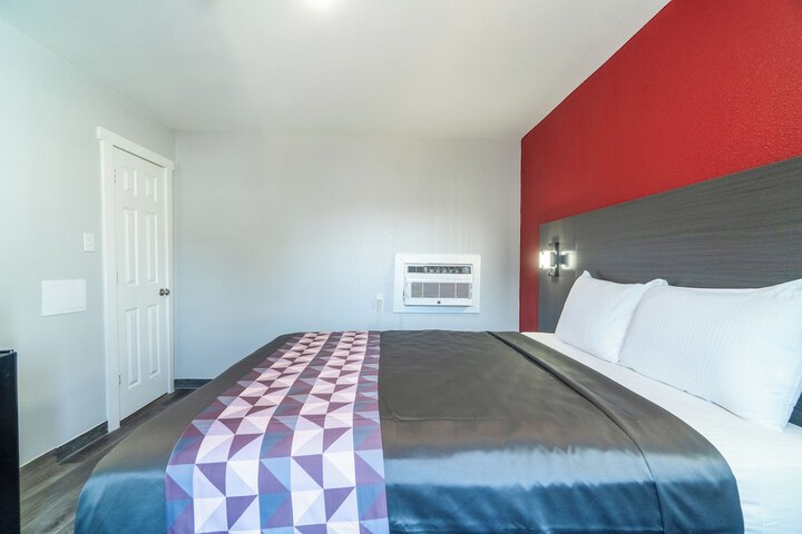 Room 34 of 79