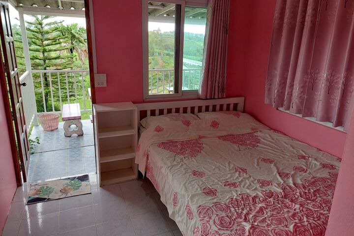 Room 4 of 33
