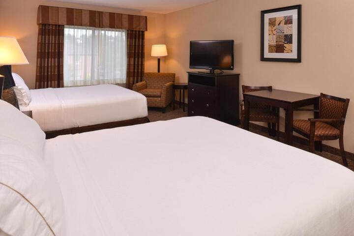 Standard 2 Queen Beds Extra Floor Space (6 of 19)