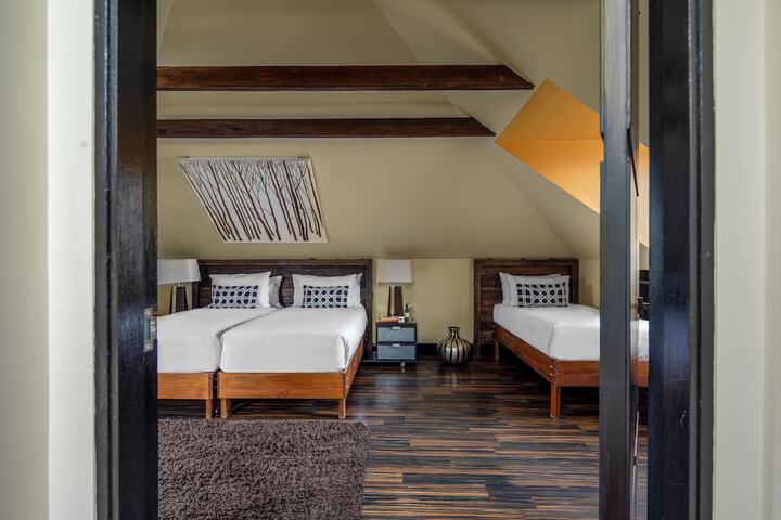 Room 10 of 31