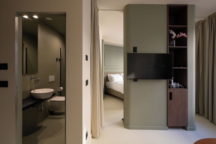 Room 71 of 133