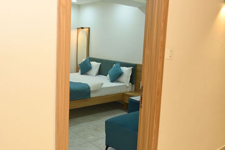 Room 8 of 15
