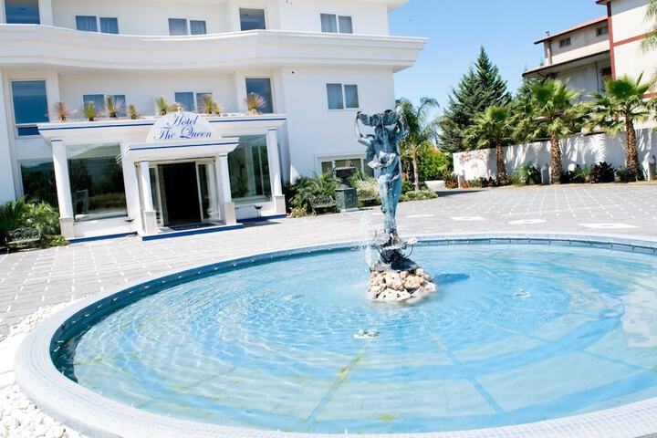 Pools & Facilities