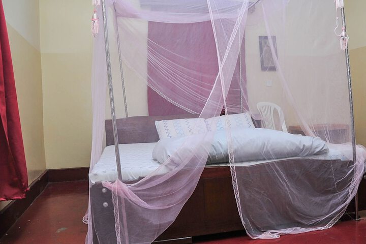 Room 5 of 12