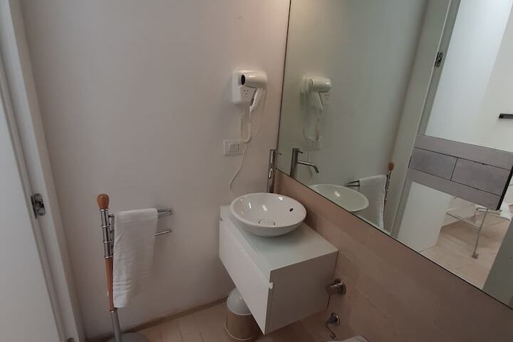 Room 175 of 249