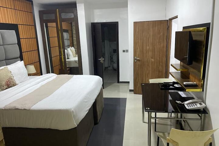 Room 17 of 24